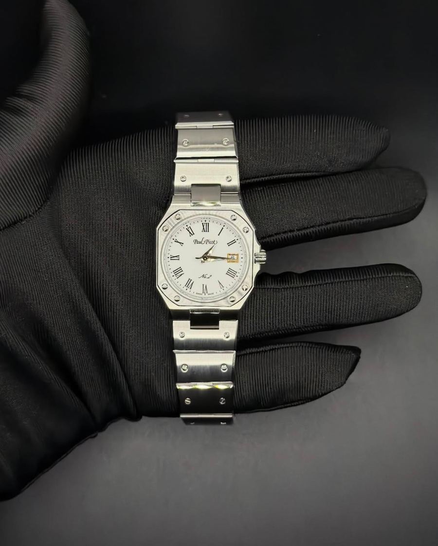Orologio in acciaio con cassa ottagonale e quadrante bianco con numeri romani